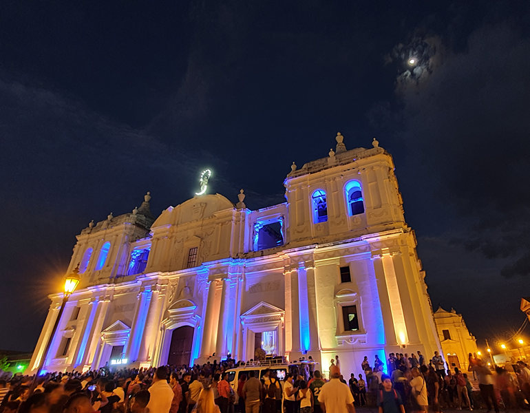 Evento frente a la Catedral de León, Nicaragua