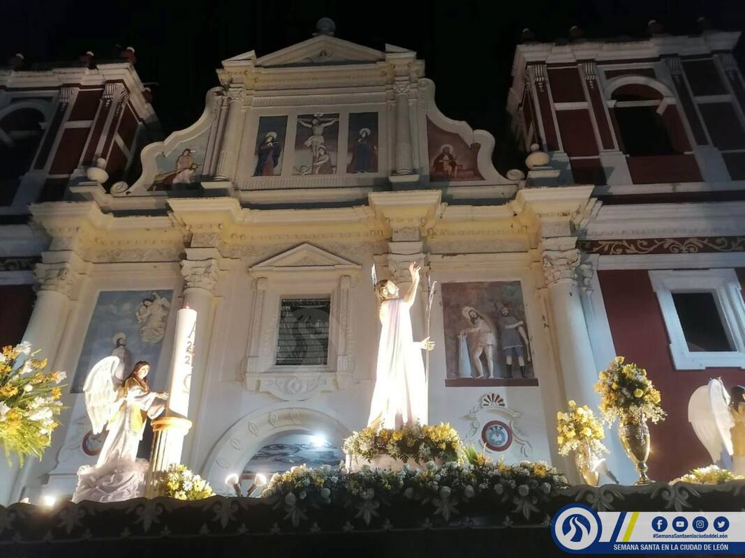 Procesión de Jesús Resucitado de la iglesia El Calvario en León Nicaragua