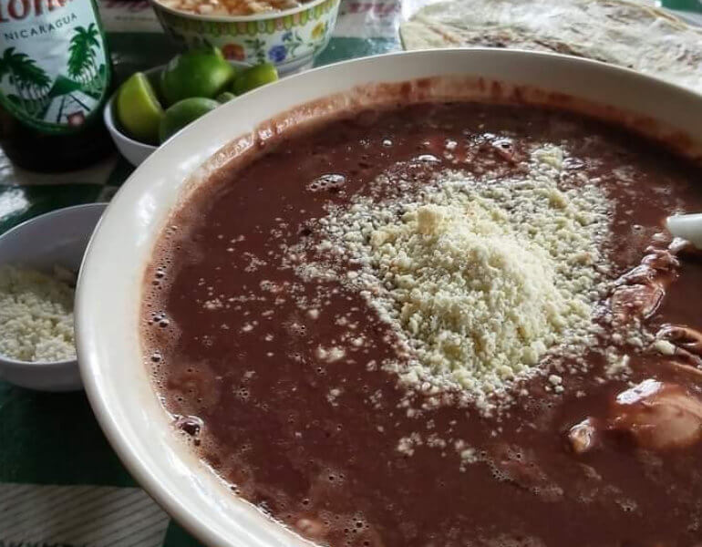 sopa de frijoles gastronomia de leon nicaragua