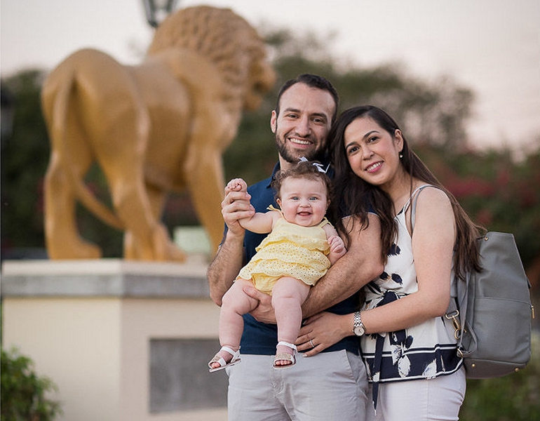 Familia visitando el parque centenario a Darío en León