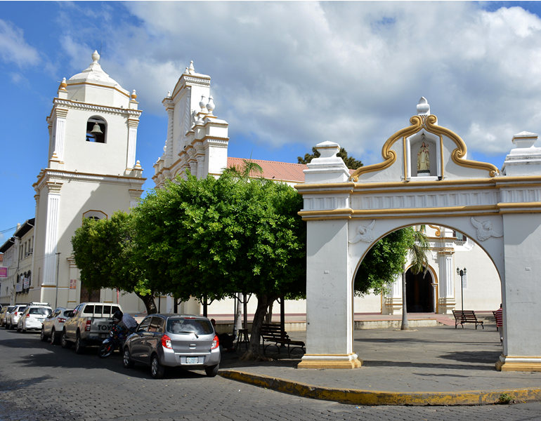 Iglesia y parque de Nuestra Señora de la Merced en León, Nicaragua